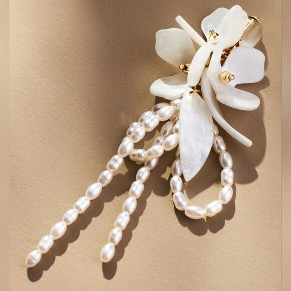 Cream Floral Faux Pearl Earrings Lead Nickel Free - Picture 4 of 5